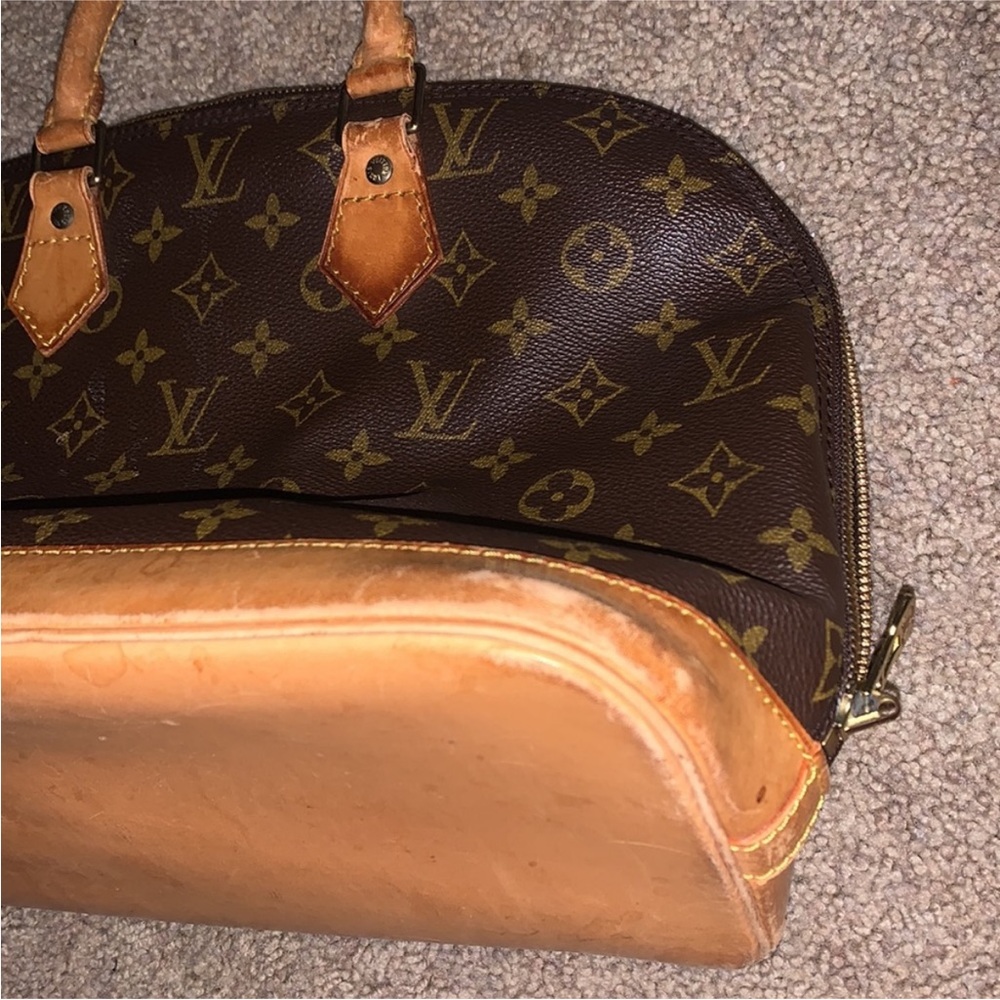 Louis Vuitton Alma Handbag - Picture 10 of 15